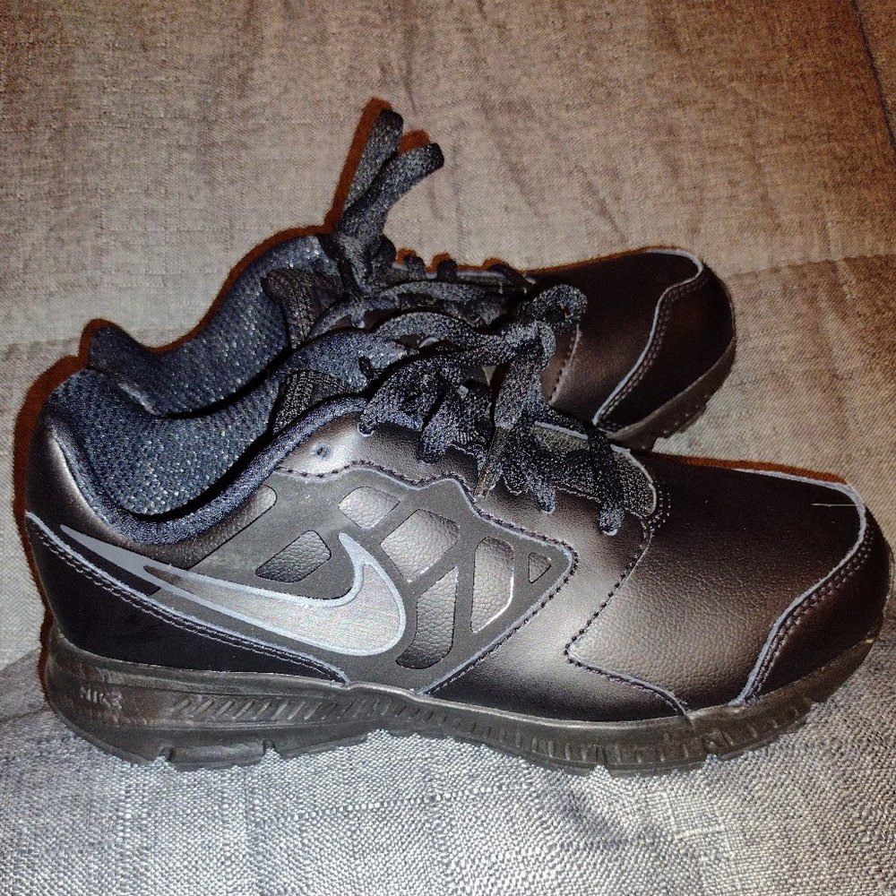 Nike Unisex-Child Sneaker Kid Size 3Y